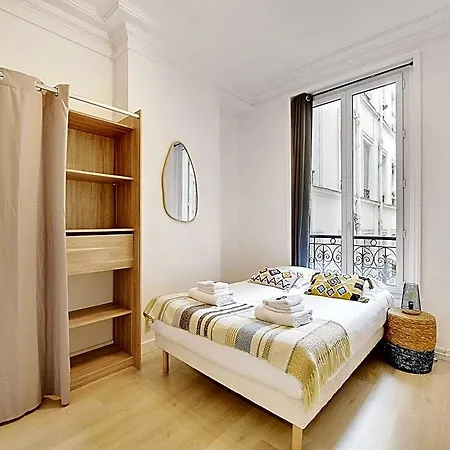 Hotel Chic - 3br10p - Gare De Lestrepublique 2*