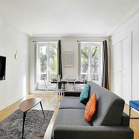 Hotel Chic - 3br10p - Gare De Lestrepublique 2*